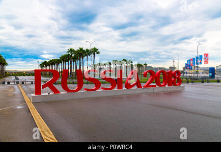 Sochi, Russland - 30. 2018. Installation der Inschrift symbolisiert FIFA WM 2018 Stockfoto