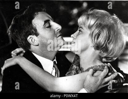 Original Film Titel: NUR ZWEI spielen können. Englischer Titel: NUR ZWEI spielen können. Regisseur: SIDNEY GILLIAT. Jahr: 1962. Stars: MAI ZETTERLING; Peter Sellers. Quelle: BRITISH LION/Album Stockfoto