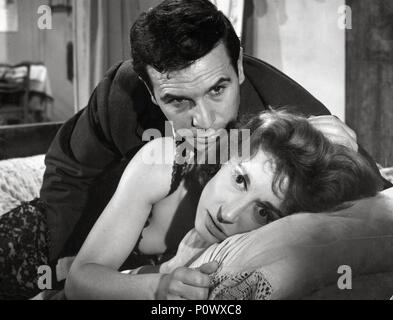 Original Film Titel: A LAS CINCO DE LA TARDE. Englischer Titel: um fünf Uhr Nachmittag. Regisseur: JUAN ANTONIO BARDEM. Jahr: 1961. Stars: FRANCISCO RABAL; JULIA GUTIERREZ CABA. Credit: UNINCI, S.A. /Album Stockfoto