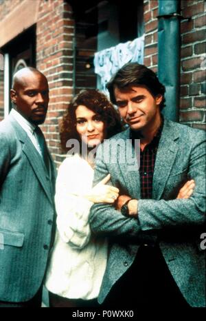 Original Film Titel: SPENSER: - TV. Englischer Titel: SPENSER: - TV. Jahr: 1985. Stars: Avery Brooks; Robert Urich; Barbara lieferbar. Credit: WARNER BROS. TV/Album Stockfoto