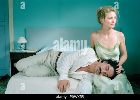 Original Filmtitel: EIN. Englischer Titel: EIN. Film Regie: Sally Potter. Jahr: 2004. Stars: Joan Allen, SIMON ABKARIAN. Credit: GREENESTREET FILMS/UK Film Council/Taube, Nicola/Album Stockfoto