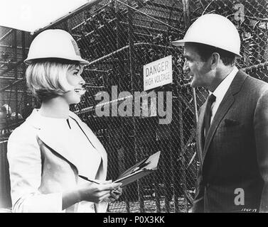 Original Film Titel: der GLASBODEN BOOT. Englischer Titel: The Glass Bottom Boat. Film Regie: Frank TASHLIN. Jahr: 1966. Stars: Rod TAYLOR; DORIS DAY. Credit: M.G.M/Album Stockfoto