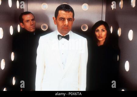 Original Film Titel: Johnny English. Englischer Titel: Johnny English. Regisseur: Peter Howitt. Jahr: 2003. Stars: Rowan Atkinson, Natalie Imbruglia, Ben Miller. Credit: ROGUE MALE FILME LTD. /Album Stockfoto