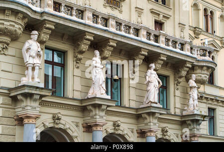 Statuen auf Rathaus oder Rathaus (19c), Graz, Österreich Stockfoto