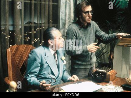 Original Film Titel: DER LILA ROSE VON KAIRO. Englischer Titel: THE PURPLE ROSE VON KAIRO. Regisseur: WOODY ALLEN. Jahr: 1985. Stars: WOODY ALLEN. Quelle: ORION BILDER / Album Stockfoto