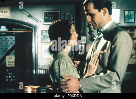 Original Film Titel: DER LILA ROSE VON KAIRO. Englischer Titel: THE PURPLE ROSE VON KAIRO. Regisseur: WOODY ALLEN. Jahr: 1985. Stars: JEFF DANIELS; Mia Farrow. Quelle: ORION BILDER / Album Stockfoto