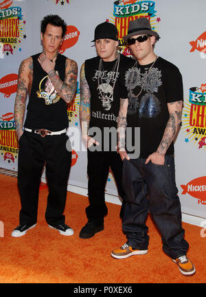 Good Charlotte an der Nickel Odeon Kid's Choice Awards bei der Ankunft im Pauley Pavillon an der UCLA in Los Angeles. April 1, 2006. - 16 102.jpg 16 GoodCharlotte GoodCharlotte102 Event in Hollywood Leben - Kalifornien, Red Carpet Event, USA, Filmindustrie, Prominente, Fotografie, Bestof, Kunst, Kultur und Unterhaltung, Topix prominente Mode, Besten, Hollywood Leben, Event in Hollywood Leben - Kalifornien, Roter Teppich und backstage,, Kunst, Kultur und Unterhaltung, Fotografie, Anfrage tsuni@Gamma-USA.com, Musik Prominente, Musiker, Music Group, 2000 bis 2009 Stockfoto