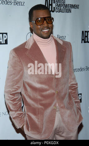 Kanye West an der 3. jährlichen Empowerment Koalition bevely Pre-Grammy Brunch im Hilton in Los Angeles. Februar 12, 2005.08 - WestKanye 129 Red Carpet Event, Vertikal, USA, Filmindustrie, Prominente, Fotografie, Bestof, Kunst, Kultur und Unterhaltung, Topix Prominente Fashion/Vertikal, Besten, Event in Hollywood Leben - Kalifornien, Roter Teppich und backstage, USA, Film, Stars, Film Stars, TV Stars, Musik, Promis, Fotografie, Bestof, Kunst, Kultur und Unterhaltung, Topix, vertikal, eine Person, die aus den Jahren 2003 bis 2005, Anfrage tsuni @ Gamma- Stockfoto