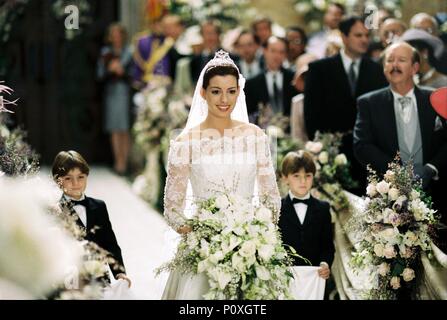 Original Film Titel: THE PRINCESS DIARIES 2: ROYAL ENGAGEMENT. Englischer Titel: The PRINCESS DIARIES 2: ROYAL ENGAGEMENT. Regisseur: Garry Marshall. Jahr: 2004. Stars: Anne Hathaway. Bild: DISNEY ENTERPRISES / Album Stockfoto