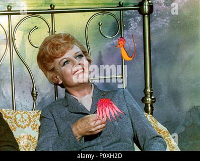 Original Film Titel: BEDKNOBS und Besen. Englischer Titel: BEDKNOBS und Besen. Regisseur: Robert Stevenson. Jahr: 1971. Stars: Angela Lansbury. Quelle: WALT DISNEY PICTURES/Album Stockfoto