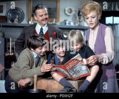 Original Film Titel: BEDKNOBS und Besen. Englischer Titel: BEDKNOBS und Besen. Regisseur: Robert Stevenson. Jahr: 1971. Stars: DAVID TOMLINSON; Angela Lansbury. Quelle: WALT DISNEY PICTURES/Album Stockfoto