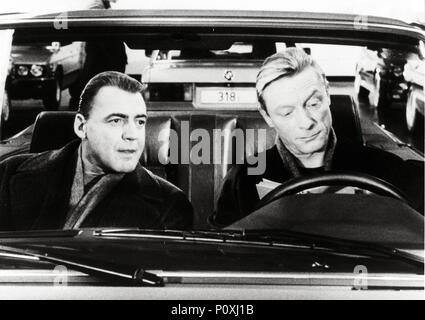 Original Film Titel: DER HIMMEL ÜBER BERLIN. Englischer Titel: FLÜGEL DER SEHNSUCHT. Regisseur: WIM WENDERS. Jahr: 1987. Stars: OTTO SANDER, Bruno Ganz. Quelle: Westdeutscher Rundfunk/Album Stockfoto