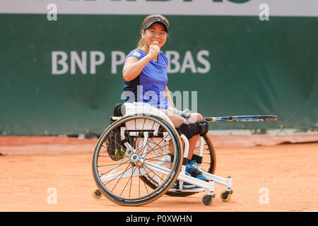 Paris, Frankreich. 9. Juni, 2018. Yui Kamiji (JPN) Tennis: Yui Kamiji von Japan feiert nach dem Gewinn Rollstuhl der Damen Finale der French Open Tennis Turnier gegen Diede de Groot der Niederlande bei der Roland Garros in Paris, Frankreich. Quelle: LBA/Alamy leben Nachrichten Stockfoto