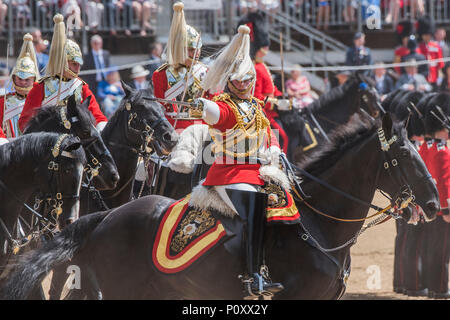 London, Großbritannien. 9. Juni 2018. Geburtstag der Königin Parade, populärer als die Farbe bekannt. Die Coldstream Guards Truppe ihre Farbe., Kredit: Guy Bell/Alamy leben Nachrichten Stockfoto