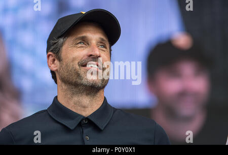 10. Juni 2018 Stuttgart, Deutschland: US-Schauspieler Patrick Dempsey besuche Der portscar zusammen Day' von Porsche. Der 8. Juni 1948 ist der Geburtstag des ersten Porsche 356 Roadster. Dieses Jubiläum gefeiert wird zwischen dem 8. und dem 10. Juni mit zahlreichen Veranstaltungen unter dem Motto "portscar zusammen Tag'. Foto: Sebastian Gollnow/dpa Quelle: dpa Picture alliance/Alamy leben Nachrichten Stockfoto