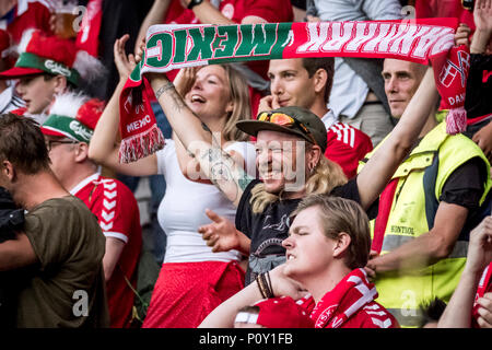 Dänemark, Bröndby - Juni 09., 2018. Dänische Fußball-Fans jubeln für Dänemark bei der Fußball Freundschaftsspiel zwischen Dänemark und Mexiko in Brøndby Stadion. (Foto: Gonzales Foto - Kim M. Leland). Credit: Gonzales Foto/Alamy leben Nachrichten Stockfoto