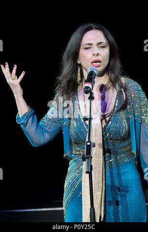 Hamburg, Deutschland. 08 Juni, 2018. La Notte Italiana - Der große italienische Schlageraftert auf der seabird Bregenz am 08.06.2018 mit Rossana Potenza | Verwendung der weltweiten Kredit: dpa/Alamy leben Nachrichten Stockfoto