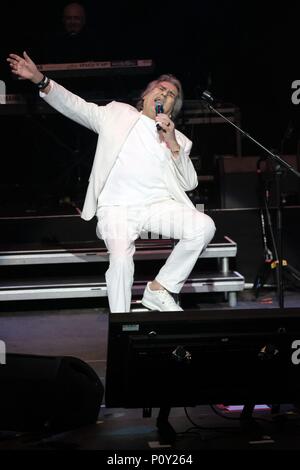 Hamburg, Deutschland. 08 Juni, 2018. La Notte Italiana - Die großen italienischen schlageraftert auf der seabird Bregenz am 08.06.2018 mit Toto Cutugno | Verwendung der weltweiten Kredit: dpa/Alamy leben Nachrichten Stockfoto