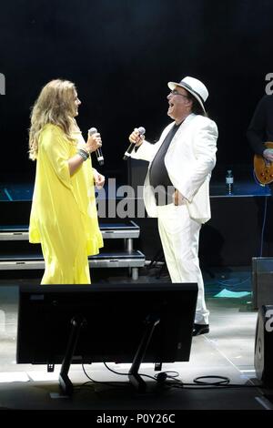 Hamburg, Deutschland. 08 Juni, 2018. La Notte Italiana - Die großen italienischen Schlageraftert auf dem See bus Bregenz am 08.06.2018 mit Al Bano & Romina Power | Verwendung der weltweiten Kredit: dpa/Alamy leben Nachrichten Stockfoto