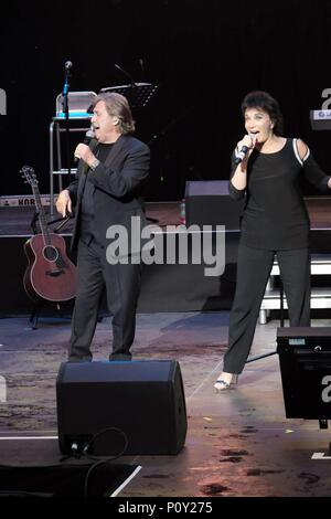 Hamburg, Deutschland. 08 Juni, 2018. La Notte Italiana - Die großen italienischen Schlageraftert auf der seabird Bregenz am 08.06.2018 mit Ricchi e Poveri | Verwendung der weltweiten Kredit: dpa/Alamy leben Nachrichten Stockfoto