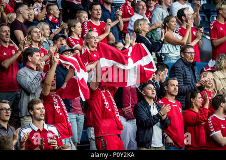 Dänemark, Bröndby - Juni 09., 2018. Dänische Fußball-Fans jubeln für Dänemark bei der Fußball Freundschaftsspiel zwischen Dänemark und Mexiko in Brøndby Stadion. (Foto: Gonzales Foto - Kim M. Leland). Credit: Gonzales Foto/Alamy leben Nachrichten Stockfoto