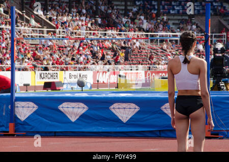 Stockholm, Schweden, 10. Juni 2018. Der Sieger des hohen Sprung Diamond League - Wettbewerb in Stockholm Stadion, dem autorisierten Neutral Athlet Mariya Lasitskene, vorbereiten für Ihre springen. Credit: Jari Juntunen/Alamy leben Nachrichten Stockfoto