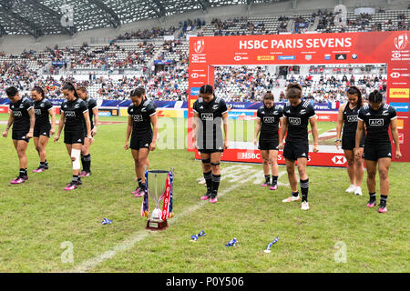 Paris, Frankreich. 10 Jun, 2018. Neuseeland Frauen Rugby sevens führt eine Haka, nachdem er HSBC Sevens Serie in Paris, Frankreich, 10. Juni 2018. Stockfoto