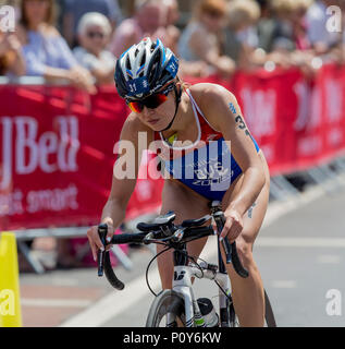 Leeds, Großbritannien. 10 Juni, 2018. AJ Bell World Triathlon Serie, Leeds; Elena Danilova (RUS) während der Bike Disziplin der AJ Bell World Triathlon Leeds Credit: Aktion plus Sport/Alamy leben Nachrichten Stockfoto
