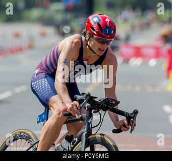 Leeds, Großbritannien. 10 Juni, 2018. AJ Bell World Triathlon Serie, Leeds; Katie Zaferes (USA) während der Bike Disziplin der AJ Bell World Triathlon Leeds Credit: Aktion plus Sport/Alamy leben Nachrichten Stockfoto