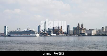 Liverpool, Großbritannien, 10. Juni 2018 Royal Princess Segel aus Liverpool nach einem Tag in der Stadt credit Ian Fairbrother/Alamy leben Nachrichten Stockfoto