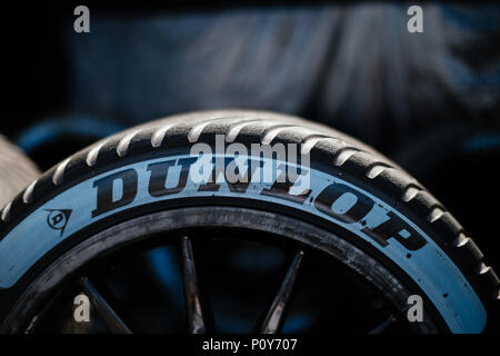 Wenig Budworth, Cheshire, UK. 10 Juni, 2018. Dunlop Racing Reifen wie während der Dunlop MSA British Touring Car Championship in Oulton Park (Foto durch Gergo Toth/Alamy Live News) Credit gesehen: Gergo Toth/Alamy leben Nachrichten Stockfoto