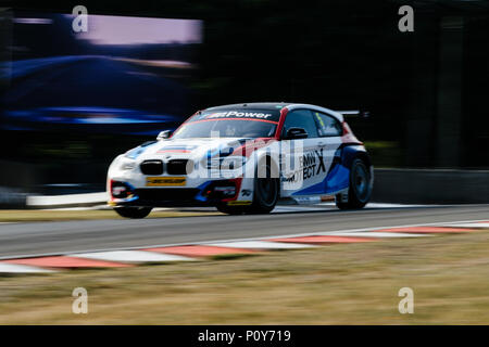 Wenig Budworth, Cheshire, UK. 10 Juni, 2018. BTCC driver Rob Collard und Team BMW Antriebe während der Dunlop MSA British Touring Car Championship in Oulton Park (Foto durch Gergo Toth/Alamy Live News) Credit: Gergo Toth/Alamy leben Nachrichten Stockfoto