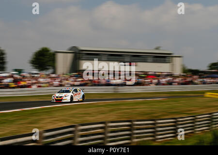 Wenig Budworth, Cheshire, UK. 10 Juni, 2018. BTCC driver Matt Simpson und Simpson Racing Laufwerke während der Dunlop MSA British Touring Car Championship in Oulton Park (Foto durch Gergo Toth/Alamy Live News) Credit: Gergo Toth/Alamy leben Nachrichten Stockfoto
