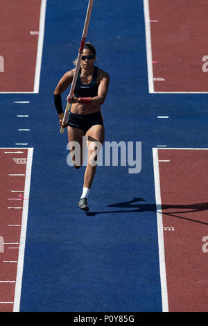 Stockholm, Schweden. 10 Jun, 2018. Frau Pole Vault mit Angelica Bengtsson (SWE) in Diamond League während der Bauhaus Event auf der olympischen Arena Stockholm Stadion bei heißem Wetter. Quelle: Stefan Holm/Alamy leben Nachrichten Stockfoto