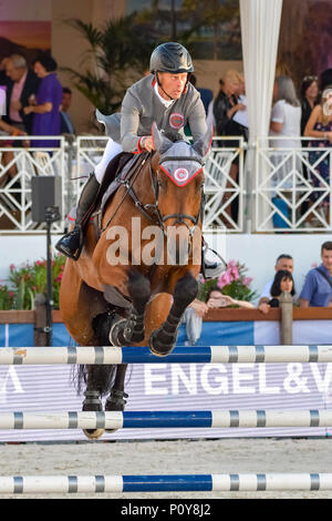 Cannes, Frankreich. 09 Juni, 2018. Schweden Rolf Göran Bengtsson Team Cascais Zauber auf Oak Grove s Carlyle konkurriert während der 2018 Longines Global Champions League in Cannes am Juni 09, 2018 Credit: BTWImages Sport/Alamy leben Nachrichten Stockfoto