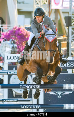 Cannes, Frankreich. 09 Juni, 2018. Schweden Rolf Göran Bengtsson Team Cascais Zauber auf Oak Grove s Carlyle konkurriert während der 2018 Longines Global Champions League in Cannes am Juni 09, 2018 Credit: BTWImages Sport/Alamy leben Nachrichten Stockfoto