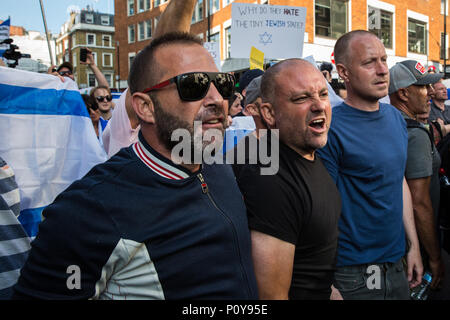 London, Großbritannien. 10 Juni, 2018. Pro-Israel Aktivisten Holding israelische Fahnen der pro-palästinensischen Al Quds Tag März durch das Zentrum von London von der Islamischen Menschenrechtskommission organisierte zu blockieren versuchen. Eine internationale Veranstaltung, Es begann 1979 im Iran. Quds ist der arabische Name für Jerusalem. Credit: Mark Kerrison/Alamy leben Nachrichten Stockfoto