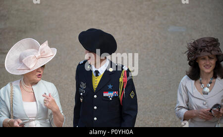 Vom 9. Juni 2018. Elegante Hüte auf Anzeige an der Queens Geburtstag Parade in der Horse Guards Parade, eine Savoyer Baskenmütze. Credit: Malcolm Park/Alamy. Stockfoto