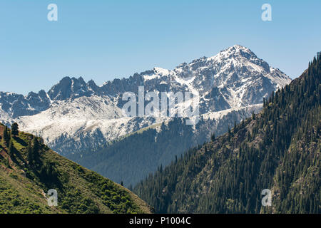 Bergblick in Jety Oguz Schlucht, in der Nähe von Karakol, Kirgisistan Stockfoto