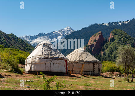 Jurten in Jety Oguz Schlucht, in der Nähe von Karakol, Kirgisistan Stockfoto