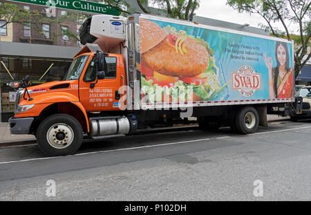 Eine große SWAD Lieferwagen, indisches Essen zu Patel Brüder Markt auf 74th Street in Jackson Heights, Queens, New York City Stockfoto