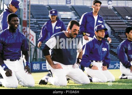 Original Film Titel: HERR BASEBALL. Englischer Titel: HERR BASEBALL. Regisseur: KEN TAKAKURA; FRED SCHEPISI. Jahr: 1992. Stars: Tom Selleck; Dennis Haysbert. Quelle: UNIVERSAL PICTURES/LARI, EMILIO/Album Stockfoto