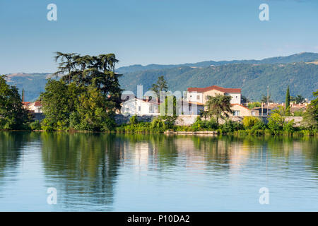 Reflexionen in die Rhone Tain l'Hermitage Drôme Auvergne-Rh ône-Alpes Frankreich Stockfoto