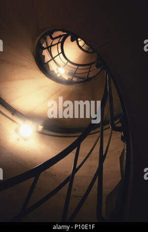 Wendeltreppe in Arc de Triomphe. Paris. Frankreich Stockfoto