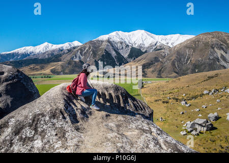 Malerische Aussicht rund um Schloss Berg mit Castle Hill Peak im Hintergrund finden in der Südinsel von Neuseeland Stockfoto