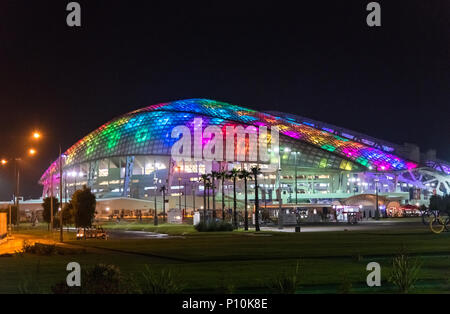 Sochi, Russland - 29. 2018. Fisht ist Fußball Stadion am Abend mit Beleuchtung Stockfoto
