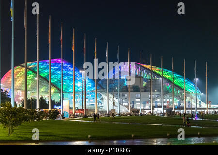 Sochi, Russland - 29. 2018. Fisht ist Fußball Stadion am Abend mit Beleuchtung Stockfoto