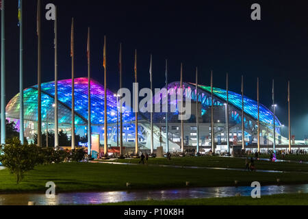 Sochi, Russland - 29. 2018. Fisht ist Fußball Stadion am Abend mit Beleuchtung Stockfoto