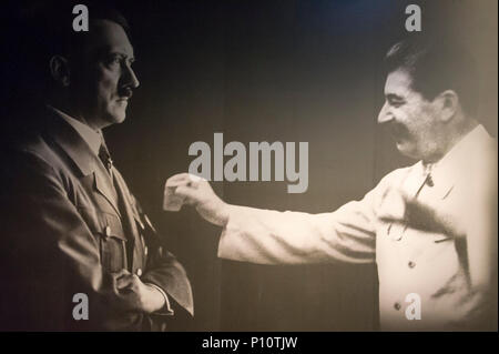 Adolf Hitler und Joseph Stalin als Teil der exhibion im Museum des Zweiten Weltkriegs in Danzig, Polen. 28. Januar 2017 © wojciech Strozyk/Alamy Stockfoto