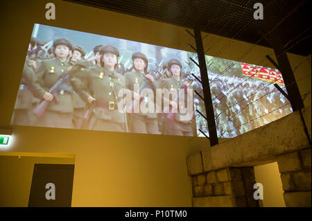 Nordkorea Frauen Soldaten als Teil der exhibion im Museum des Zweiten Weltkriegs in Danzig, Polen. 28. Januar 2017 © wojciech Strozyk/Alamy Sto Stockfoto